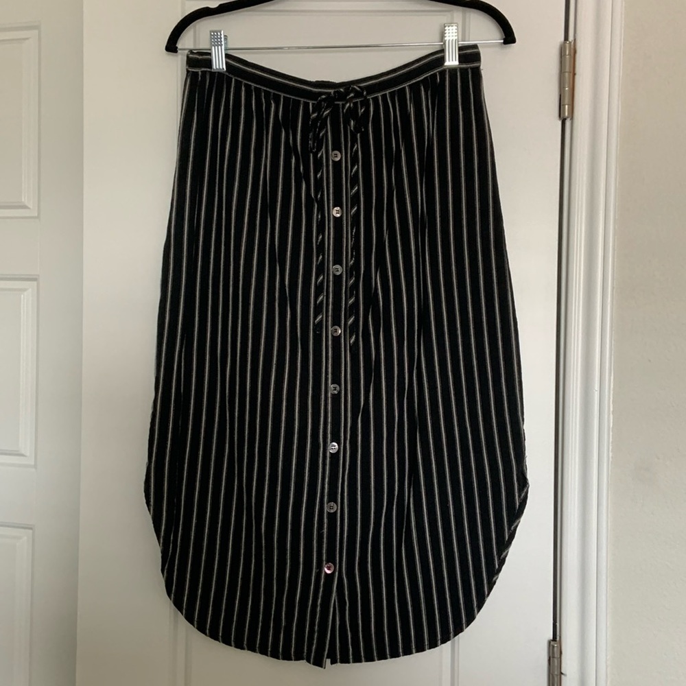 Moon River Elastic Waist Skirt with Nonfunctional Tie Size Medium